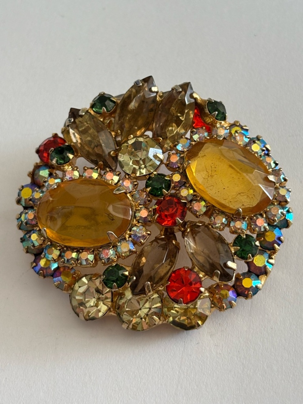 Beautiful Vintage Juliana brooch.